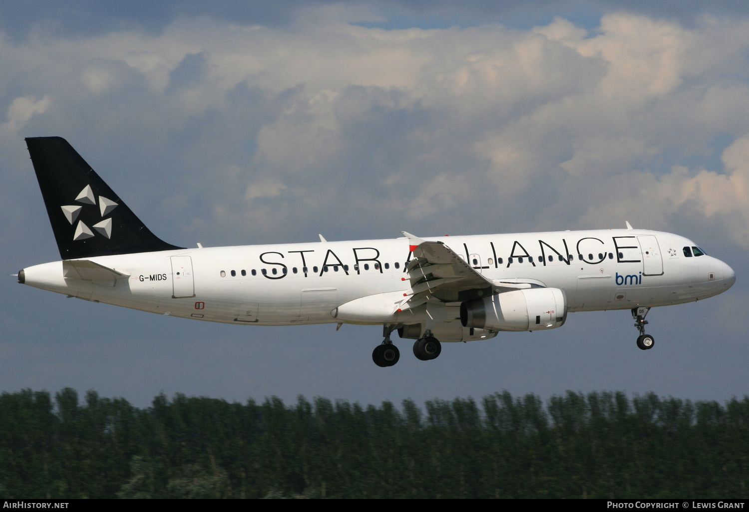 Aircraft Photo of G-MIDS | Airbus A320-232 | BMI - British Midland International | AirHistory.net #240205