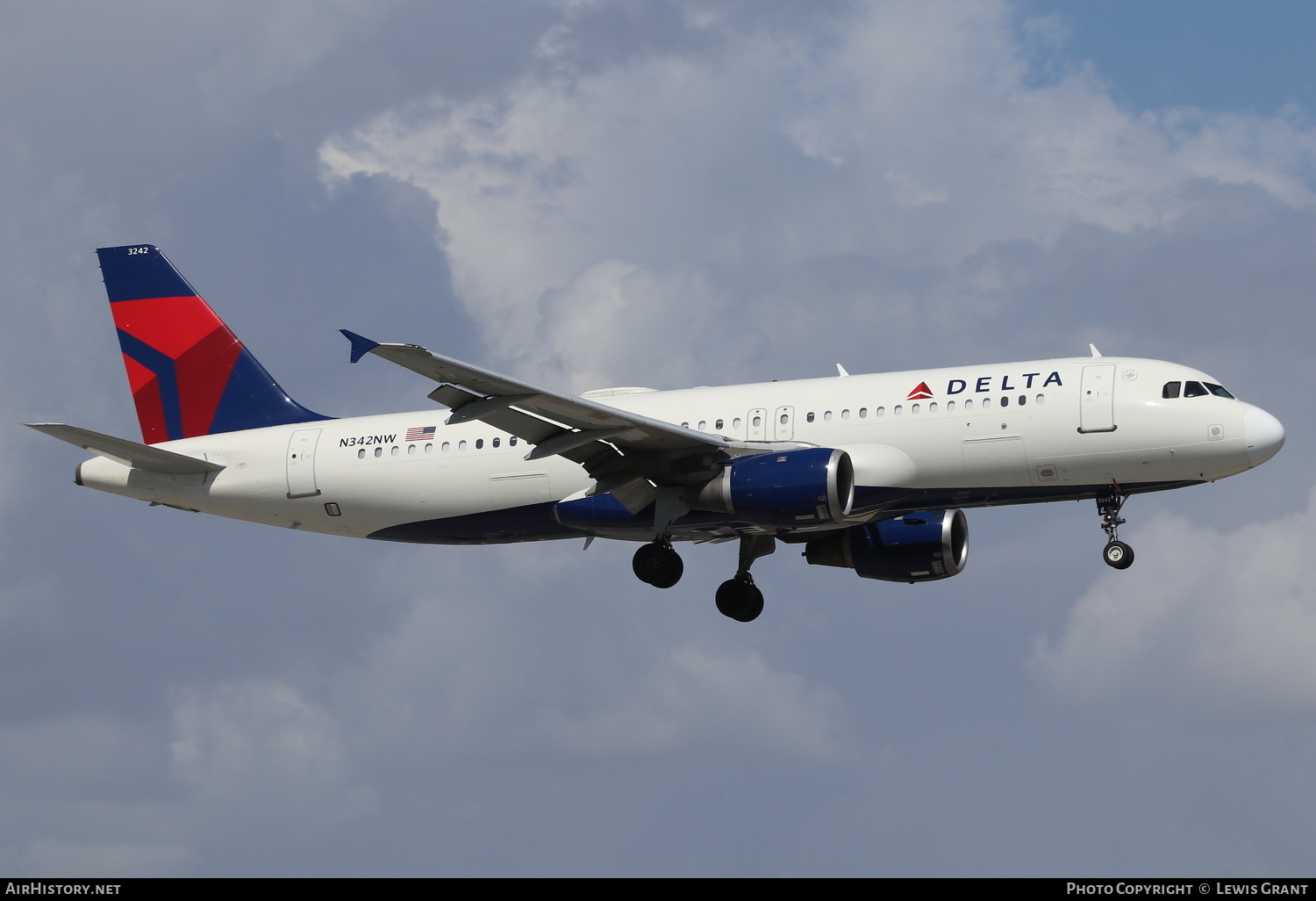 Aircraft Photo of N342NW | Airbus A320-212 | Delta Air Lines | AirHistory.net #240211
