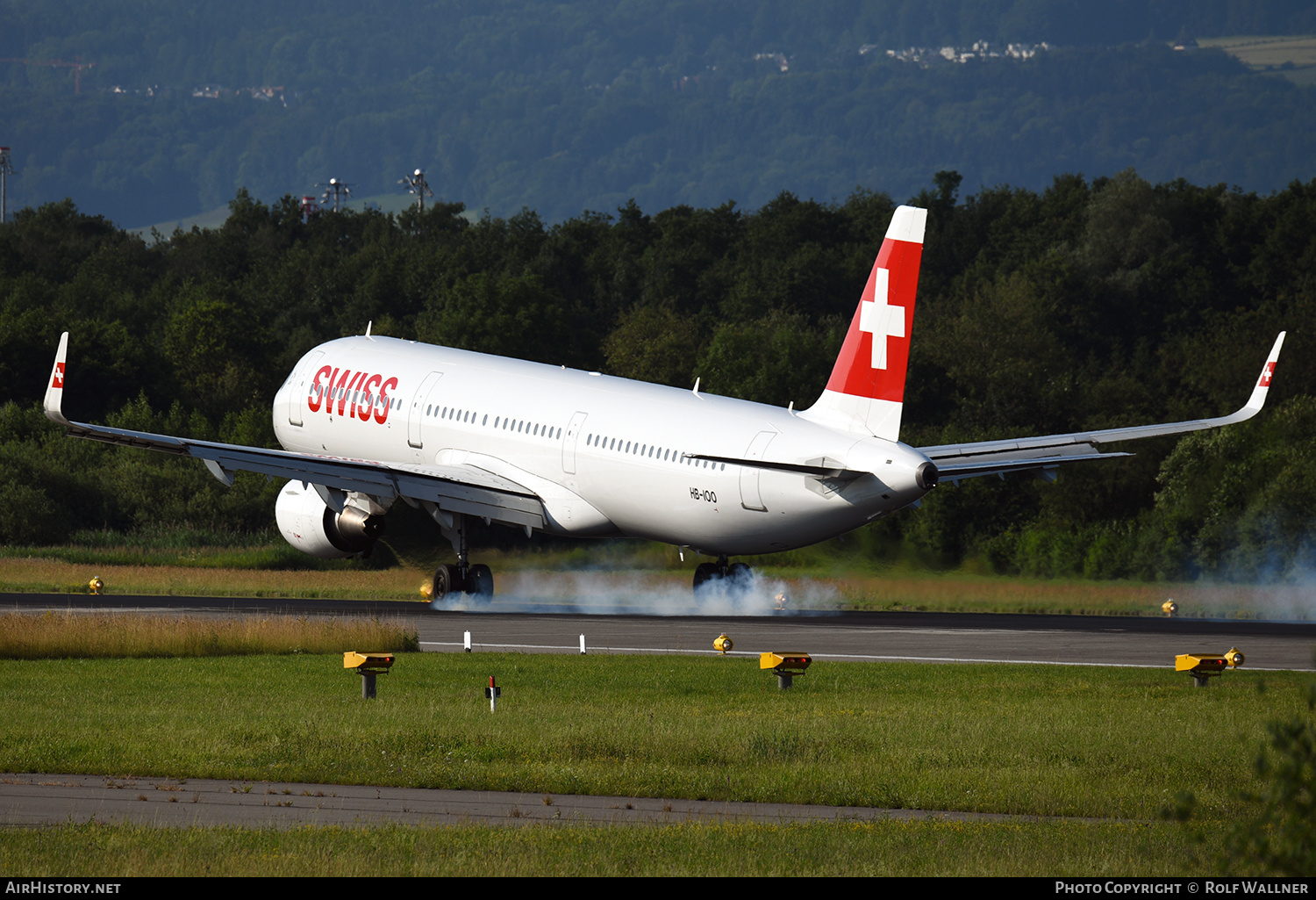 Aircraft Photo of HB-IOO | Airbus A321-212 | Swiss International Air Lines | AirHistory.net #240506