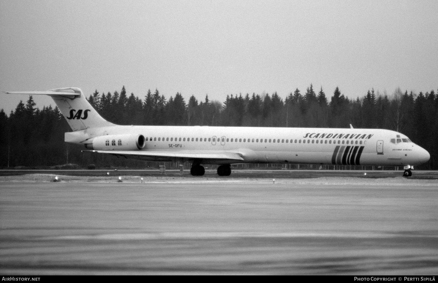 Aircraft Photo of SE-DFU | McDonnell Douglas MD-82 (DC-9-82) | Scandinavian Airlines - SAS | AirHistory.net #240562