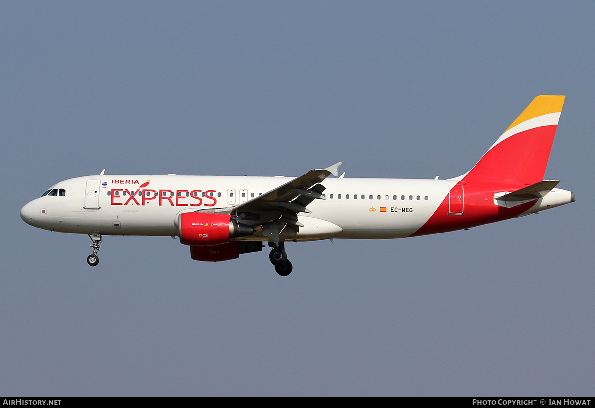 Aircraft Photo of EC-MEG | Airbus A320-214 | Iberia Express | AirHistory.net #240590