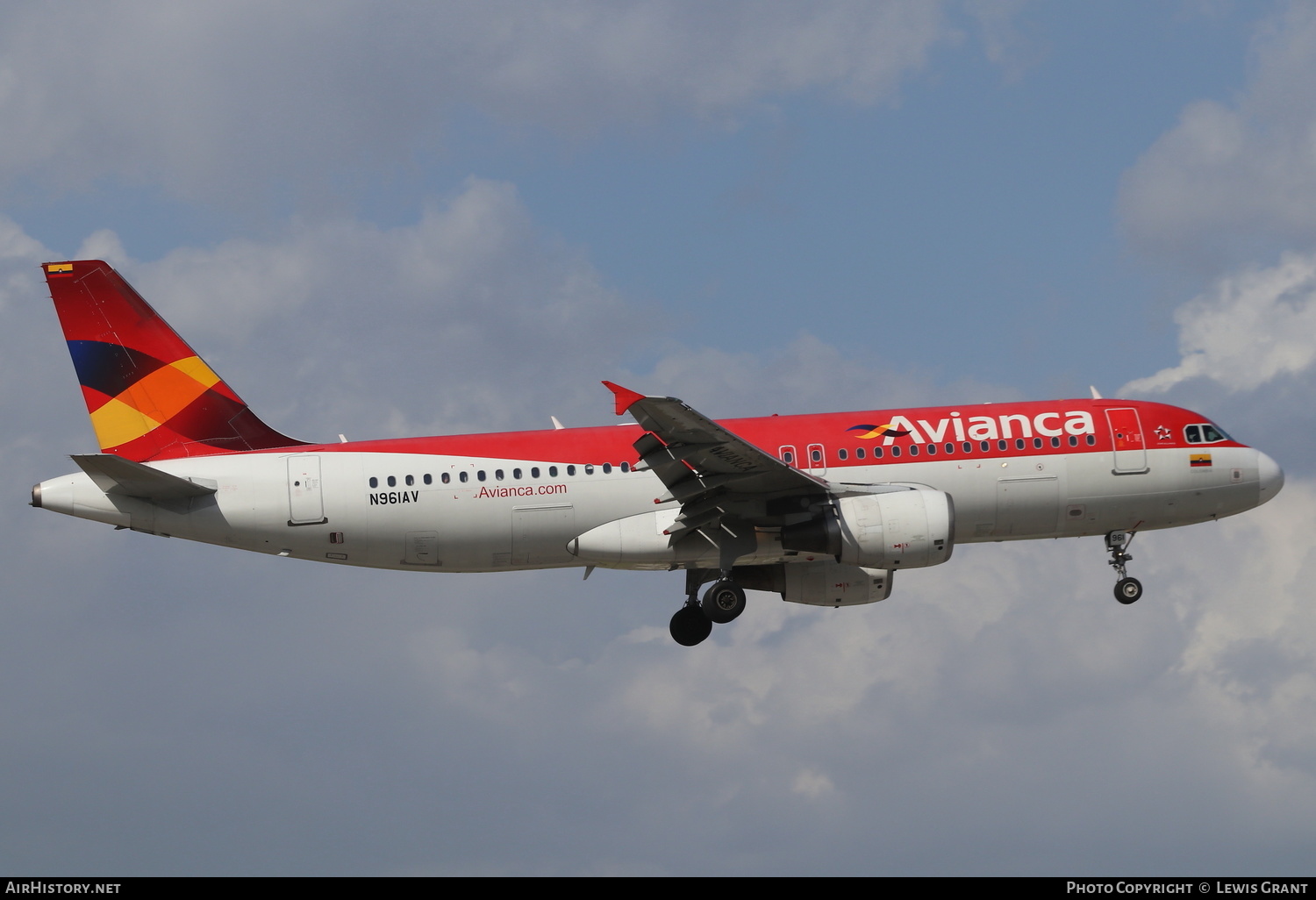 Aircraft Photo of N961AV | Airbus A320-214 | Avianca | AirHistory.net #240915