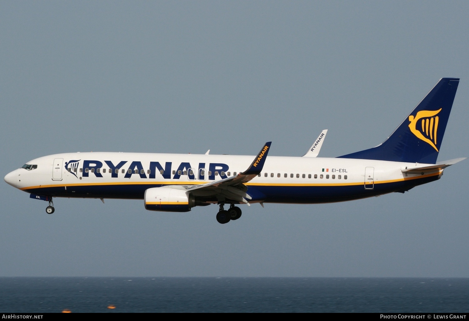 Aircraft Photo of EI-ESL | Boeing 737-8AS | Ryanair | AirHistory.net #241058