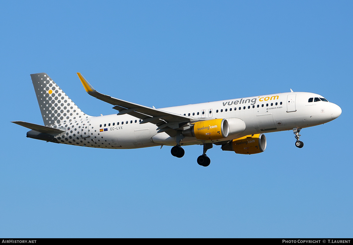 Aircraft Photo of EC-LVX | Airbus A320-214 | Vueling Airlines | AirHistory.net #241540