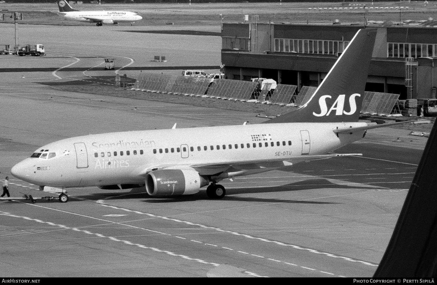 Aircraft Photo of SE-DTU | Boeing 737-683 | Scandinavian Airlines - SAS | AirHistory.net #241590
