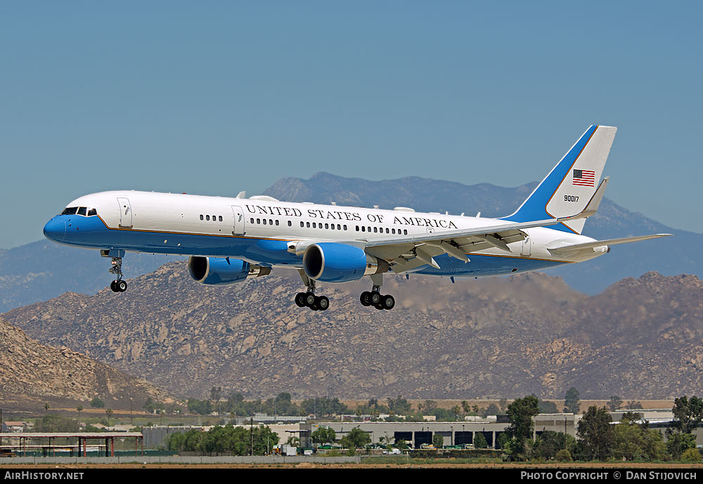 Aircraft Photo of 09-0017 / 90017 | Boeing C-32A (757-200) | USA - Air Force | AirHistory.net #241617