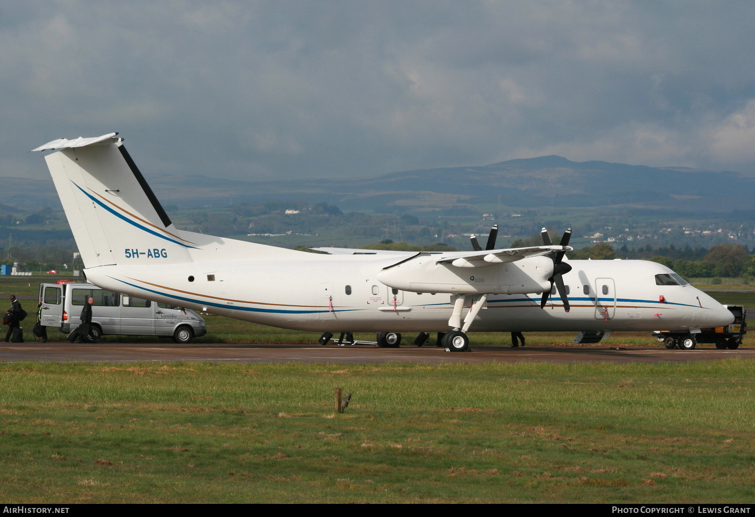 Aircraft Photo of 5H-ABG | Bombardier DHC-8-315Q Dash 8 | AirHistory.net #241675