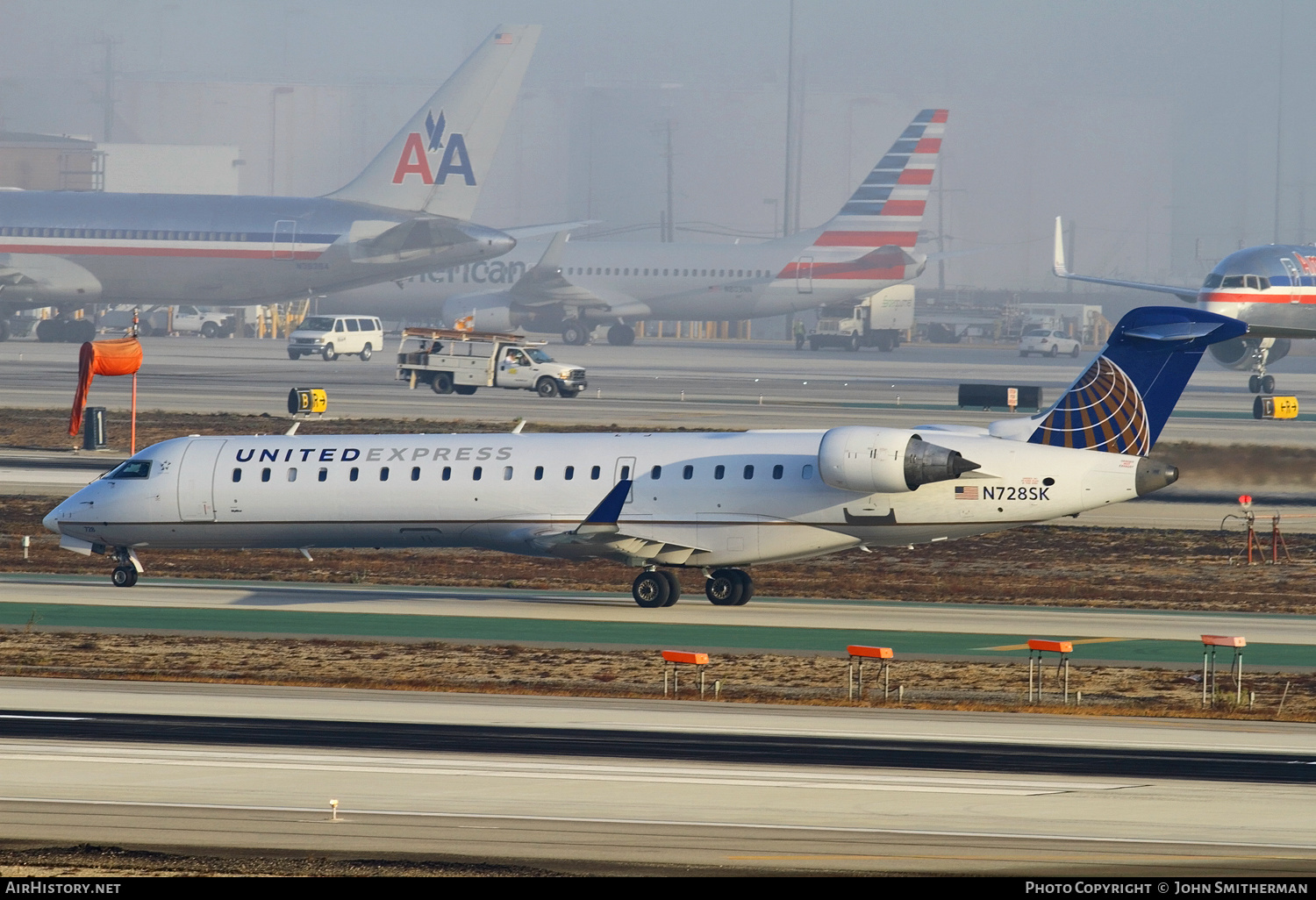 Aircraft Photo of N728SK | Bombardier CRJ-701ER (CL-600-2C10) | United Express | AirHistory.net #241676