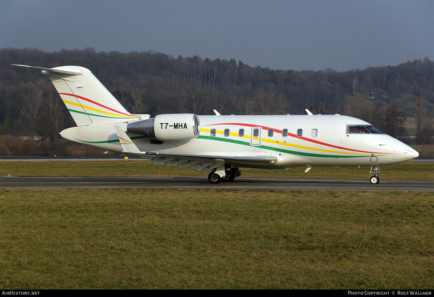 Aircraft Photo of T7-MHA | Bombardier Challenger 605 (CL-600-2B16) | AirHistory.net #241944
