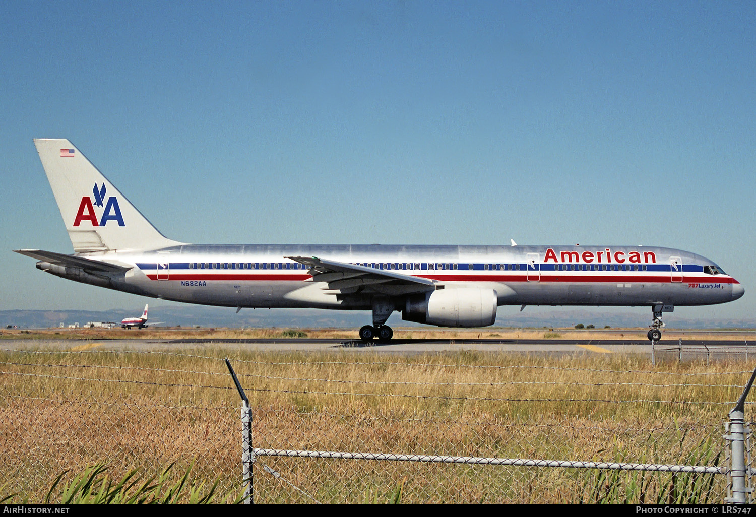 Aircraft Photo of N682AA | Boeing 757-223 | American Airlines | AirHistory.net #242069