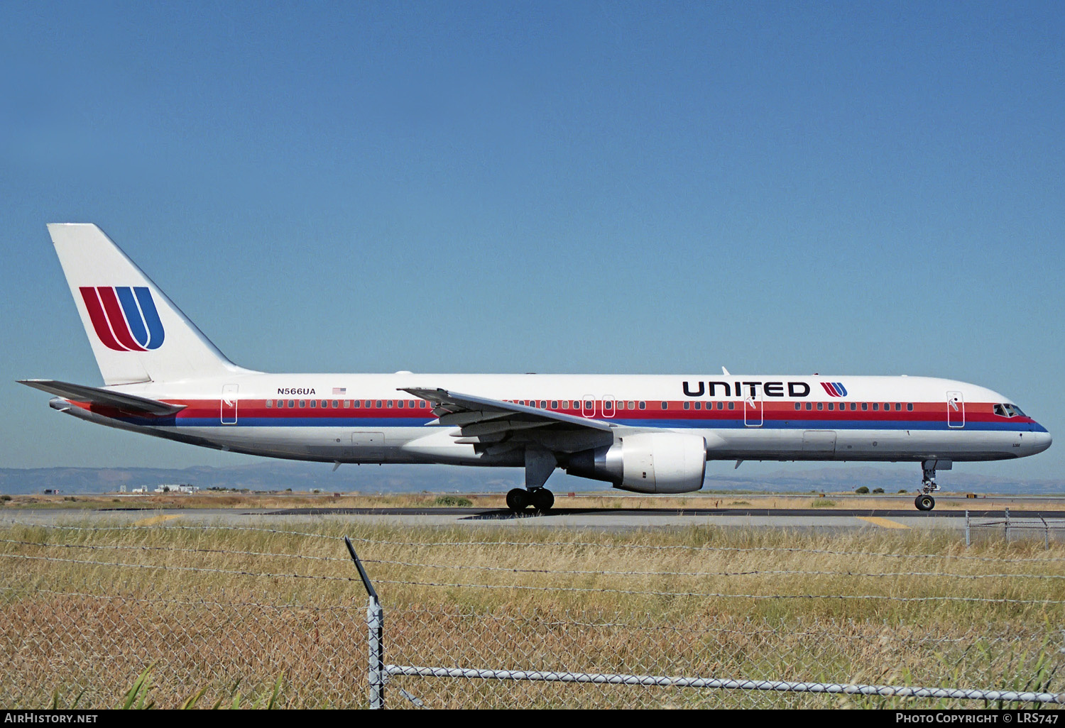 Aircraft Photo of N566UA | Boeing 757-222 | United Airlines | AirHistory.net #242077