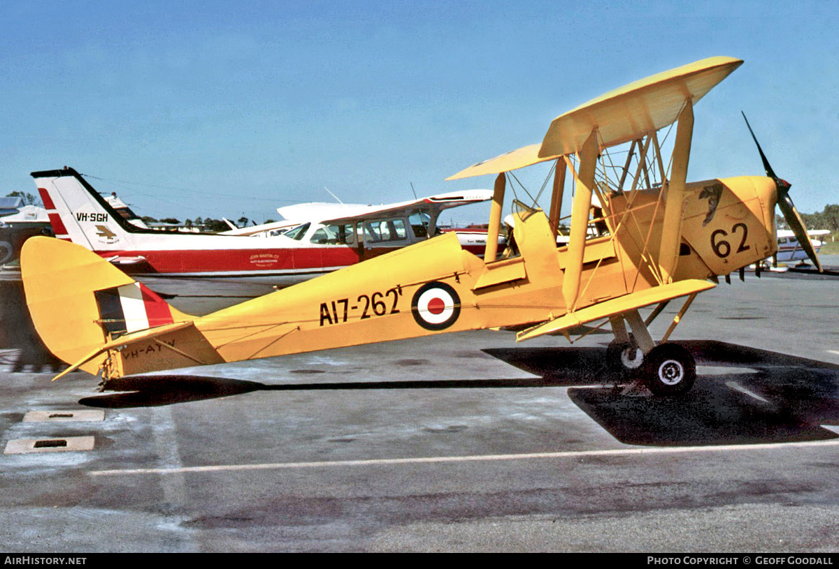 Aircraft Photo of VH-AYW / A17-262 | De Havilland D.H. 82A Tiger Moth | Australia - Air Force | AirHistory.net #242546