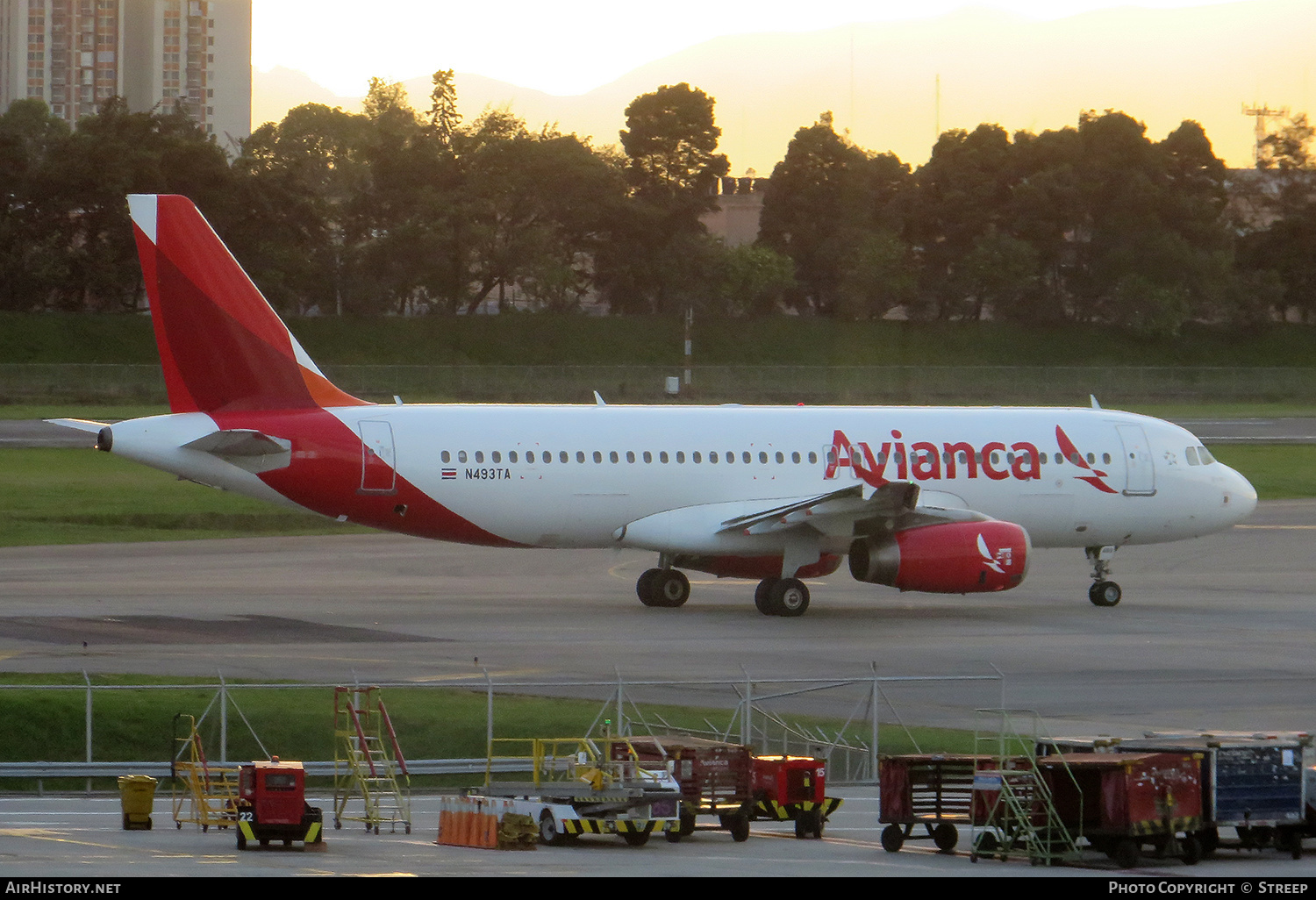 Aircraft Photo of N493TA | Airbus A320-233 | Avianca | AirHistory.net #242775