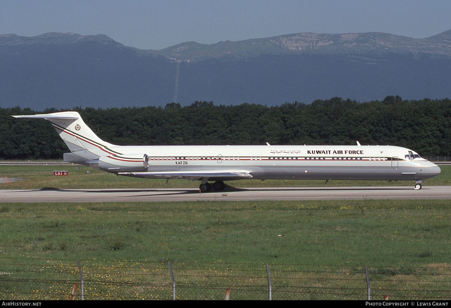 Aircraft Photo of KAF26 | McDonnell Douglas MD-83 (DC-9-83) | Kuwait - Air Force | AirHistory.net #243059