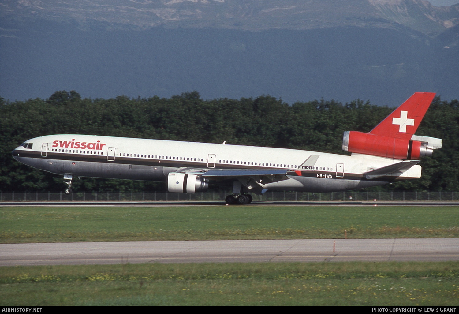 Aircraft Photo of HB-IWA | McDonnell Douglas MD-11 | Swissair | AirHistory.net #243060
