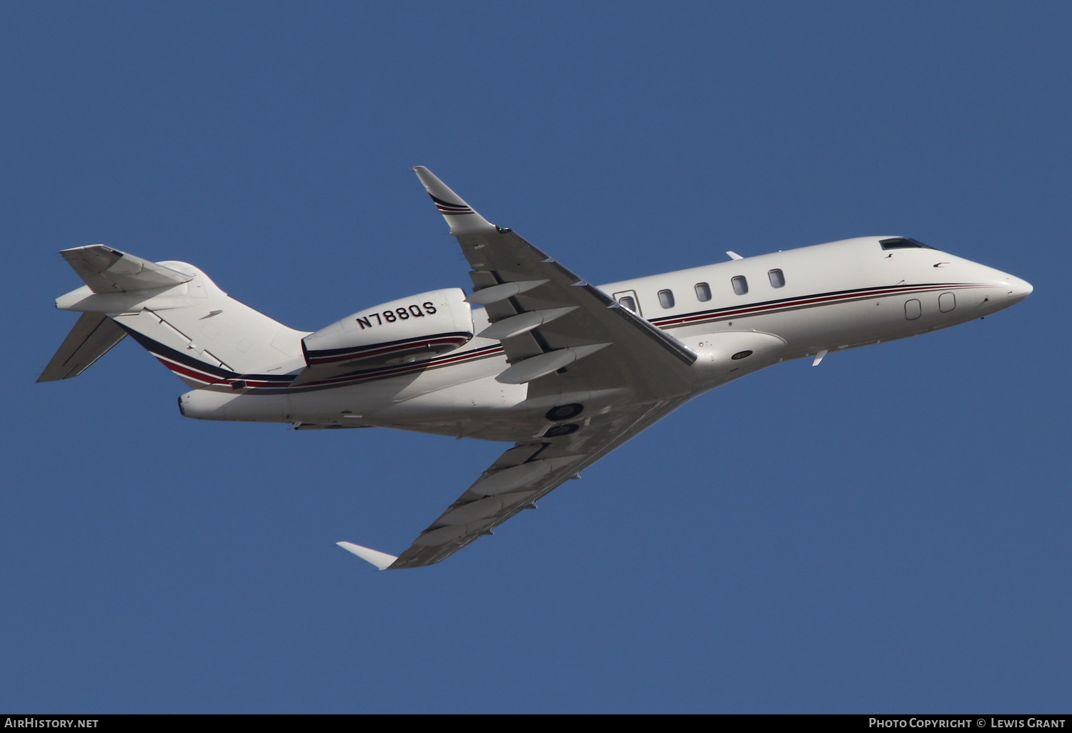 Aircraft Photo of N788QS | Bombardier Challenger 350 (BD-100-1A10) | AirHistory.net #243066