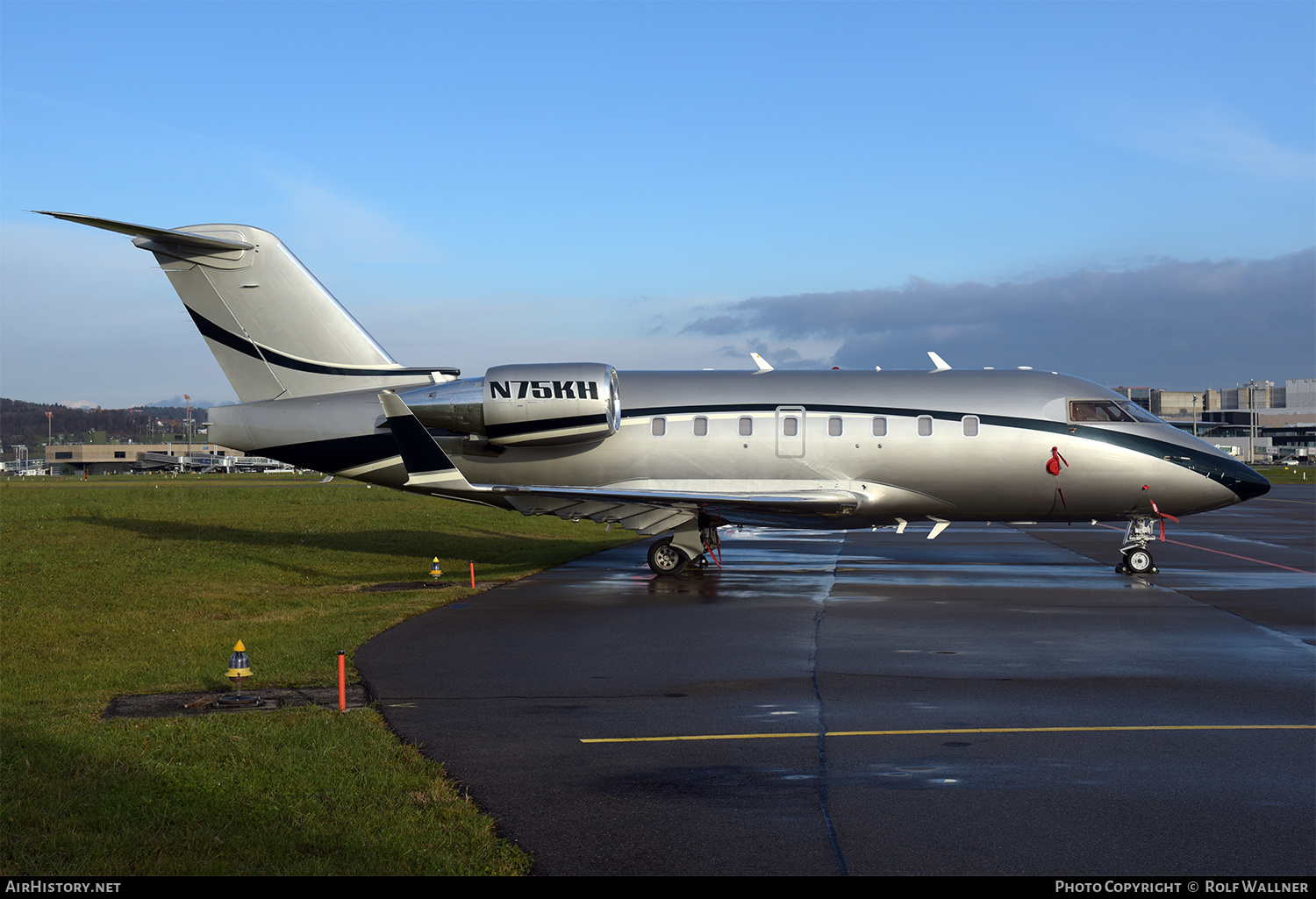 Aircraft Photo of N75KH | Bombardier Challenger 604 (CL-600-2B16) | AirHistory.net #243616