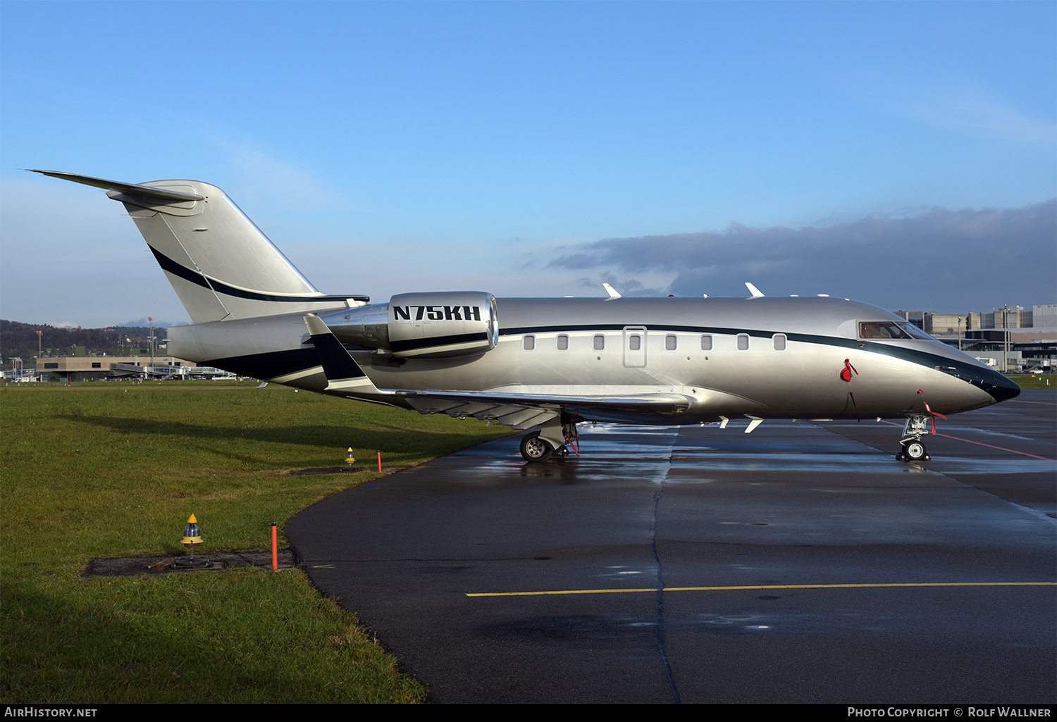 Aircraft Photo of N75KH | Bombardier Challenger 604 (CL-600-2B16) | AirHistory.net #243616