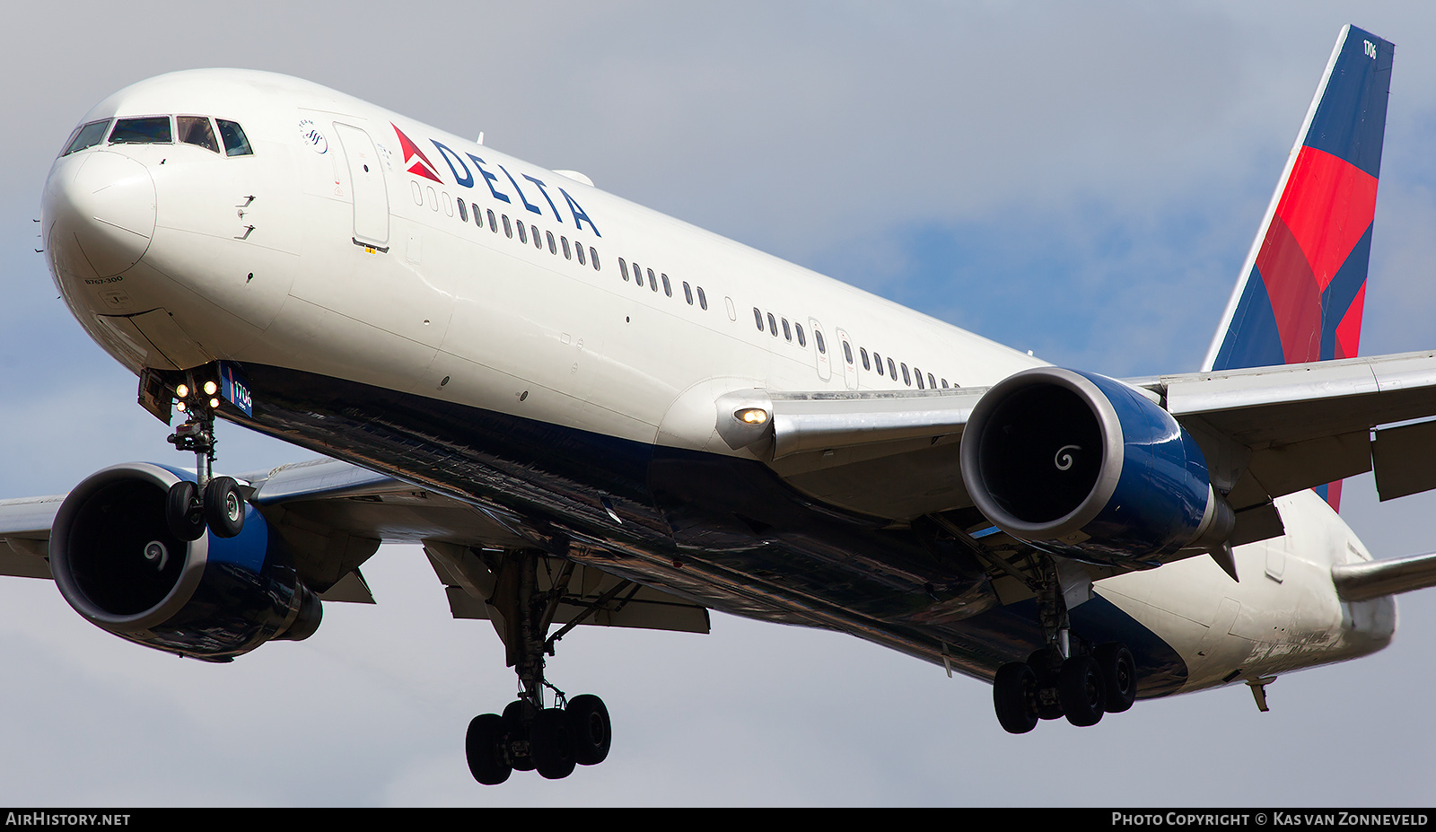 Aircraft Photo of N176DN | Boeing 767-332/ER | Delta Air Lines | AirHistory.net #243712