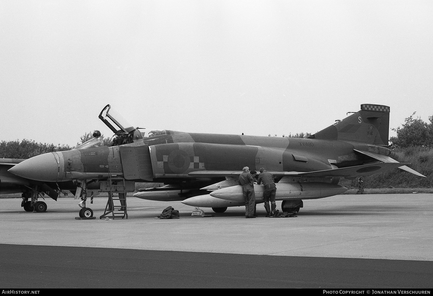 Aircraft Photo of XV490 | McDonnell Douglas F-4M Phantom FGR2 | UK - Air Force | AirHistory.net #243797