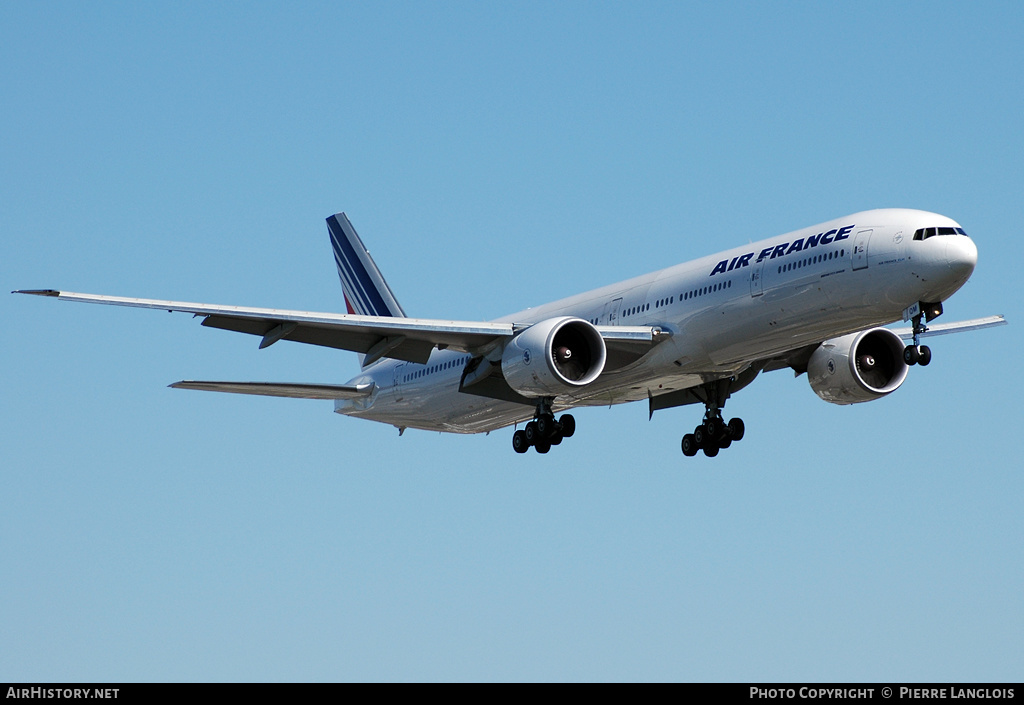 Aircraft Photo of F-GSQM | Boeing 777-328/ER | Air France | AirHistory.net #243969