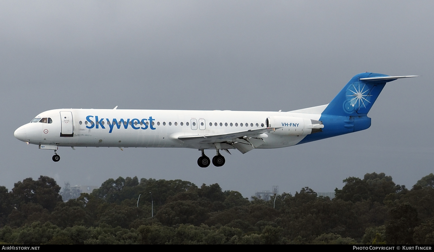 Aircraft Photo of VH-FNY | Fokker 100 (F28-0100) | Skywest Airlines | AirHistory.net #244096