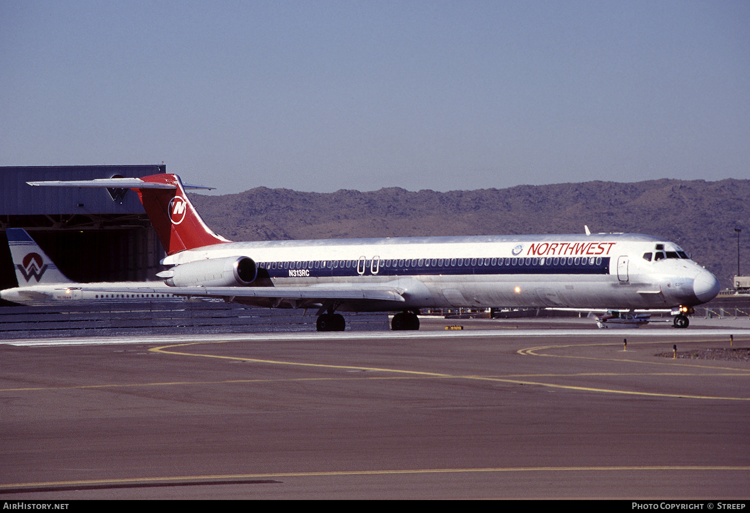 Aircraft Photo of N313RC | McDonnell Douglas MD-82 (DC-9-82) | Northwest Airlines | AirHistory.net #244243