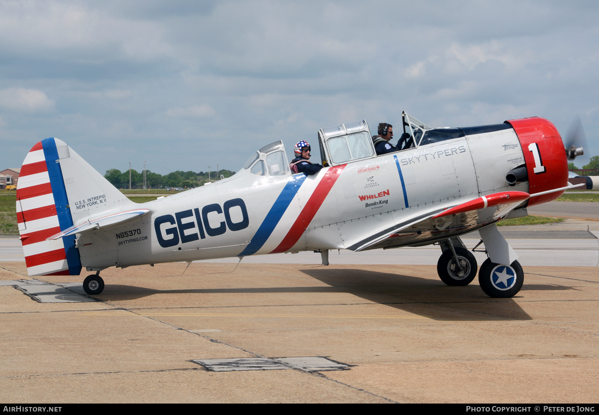 Aircraft Photo of N65370 | North American SNJ-2 Texan | Skytypers | AirHistory.net #244251