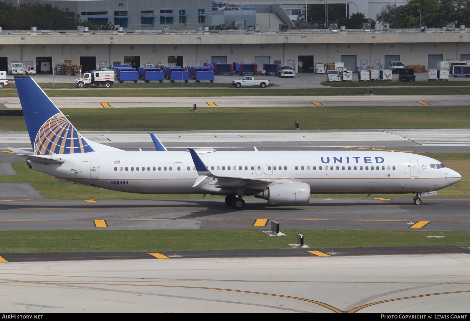 Aircraft Photo of N38454 | Boeing 737-924/ER | United Airlines | AirHistory.net #244303