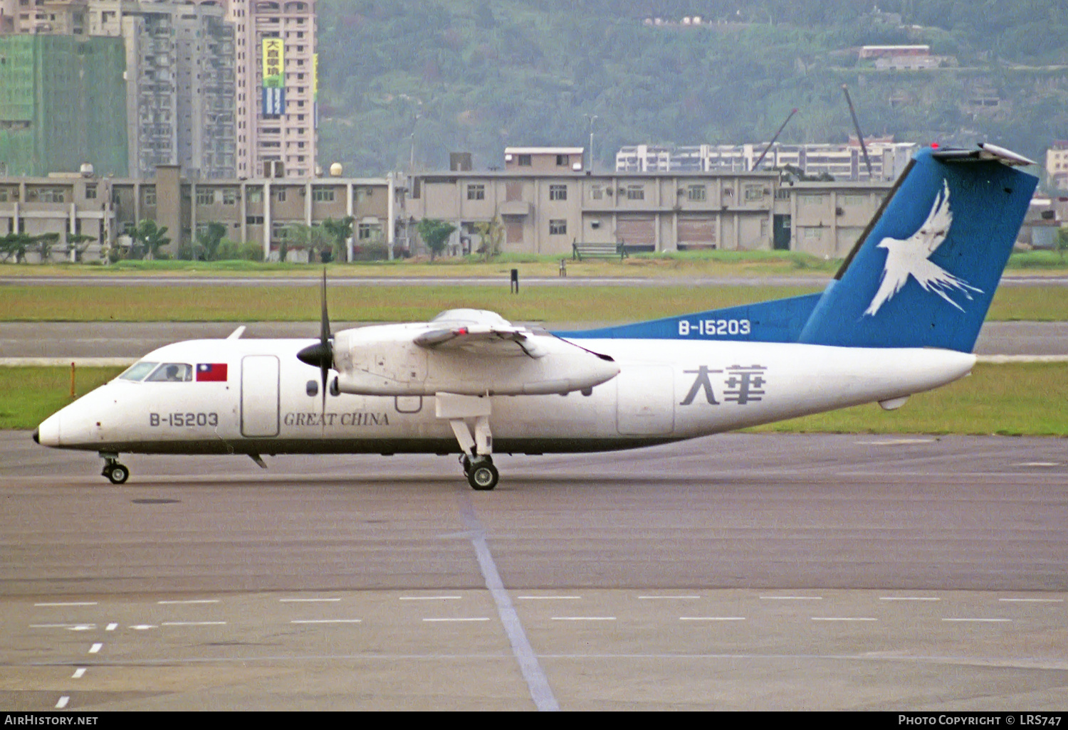Aircraft Photo of B-15203 | De Havilland Canada DHC-8-102 Dash 8 | Great China Airlines | AirHistory.net #244351