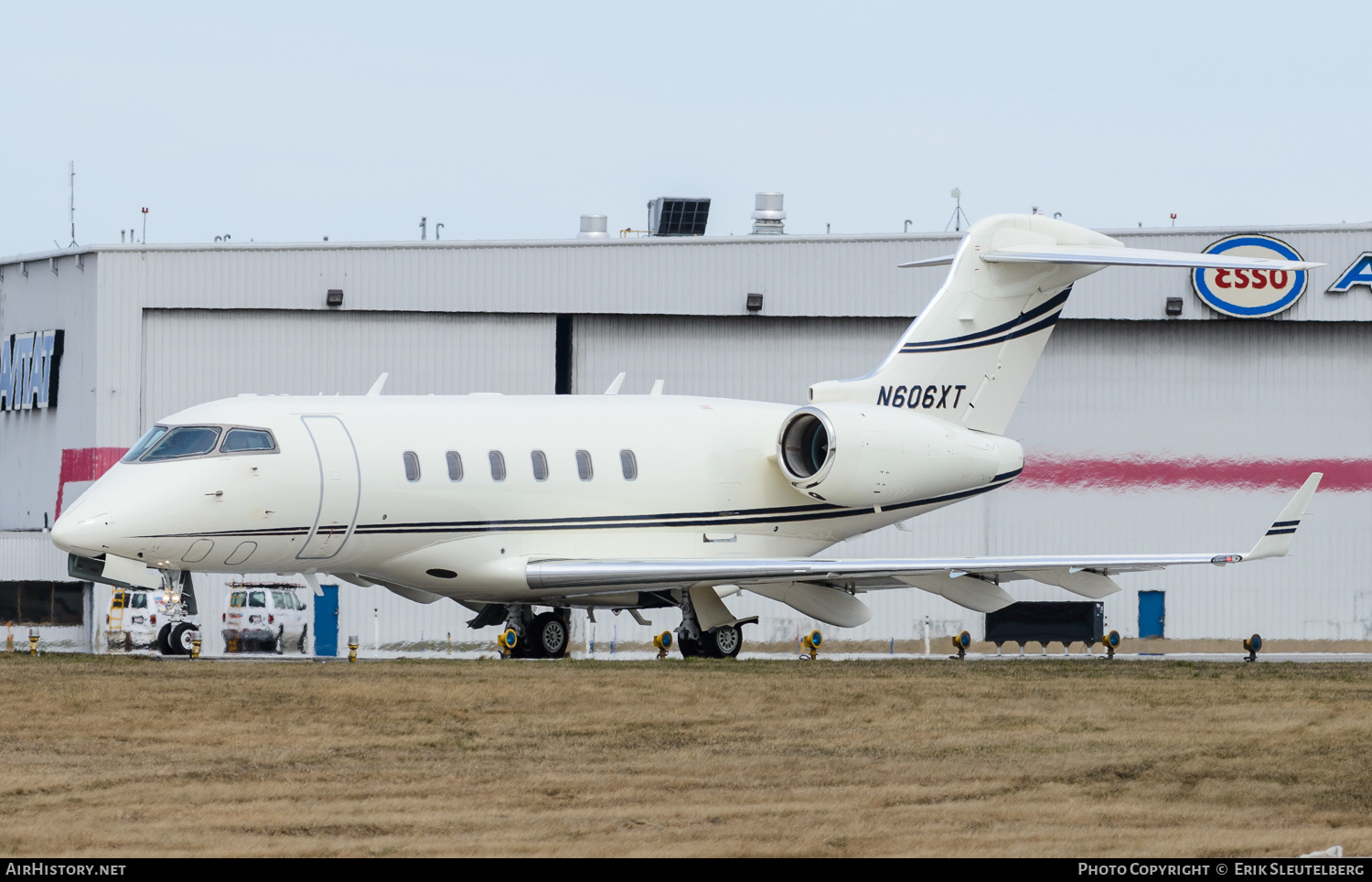 Aircraft Photo of N606XT | Bombardier Challenger 300 (BD-100-1A10) | AirHistory.net #244575