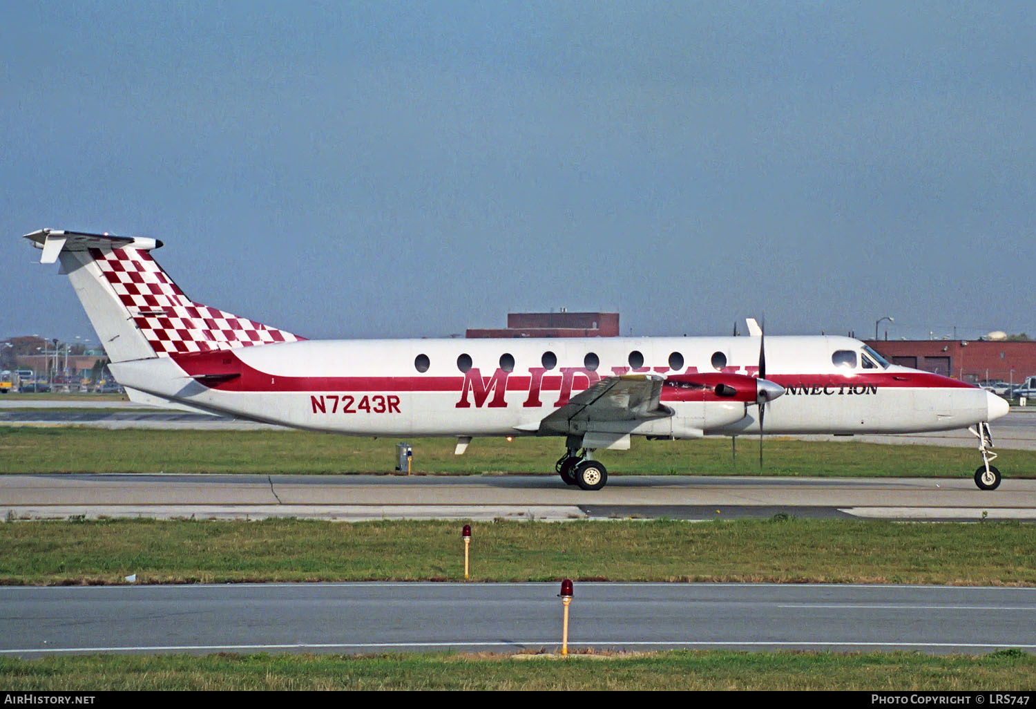 Aircraft Photo of N7243R | Beech 1900C | Midway Connection | AirHistory.net #244722