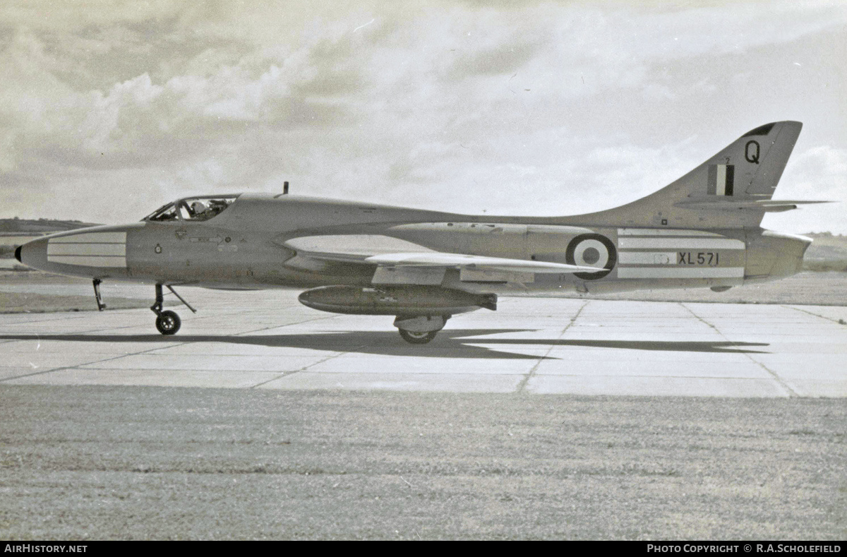 Aircraft Photo of XL571 | Hawker Hunter T7 | UK - Air Force | AirHistory.net #245050