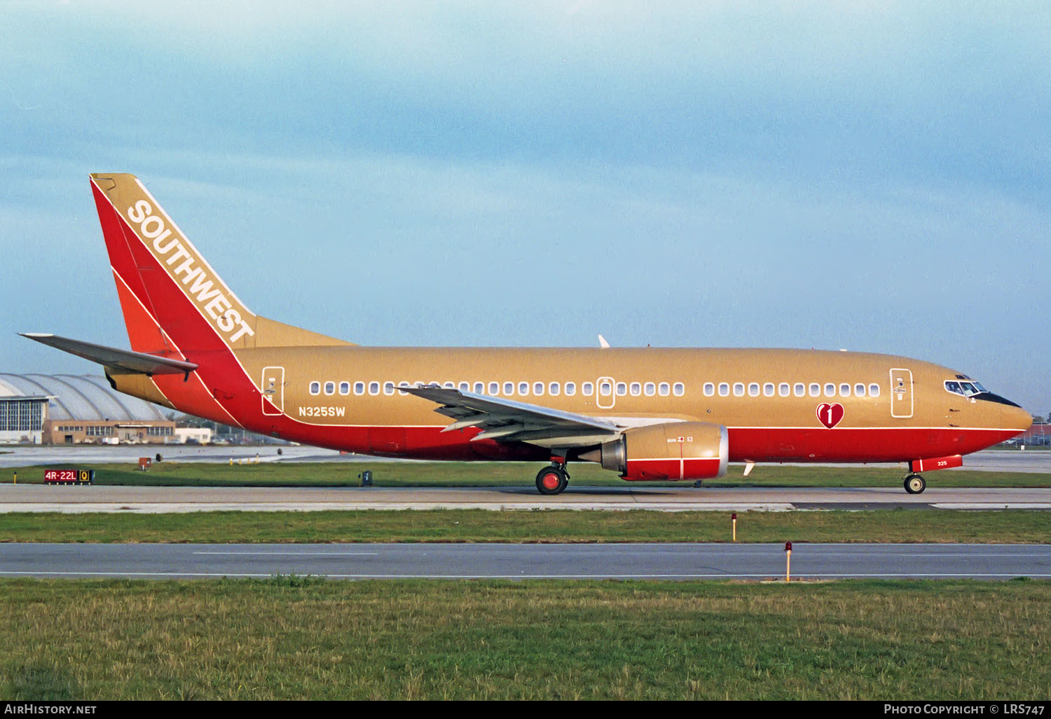 Aircraft Photo of N325SW | Boeing 737-3H4 | Southwest Airlines | AirHistory.net #245071