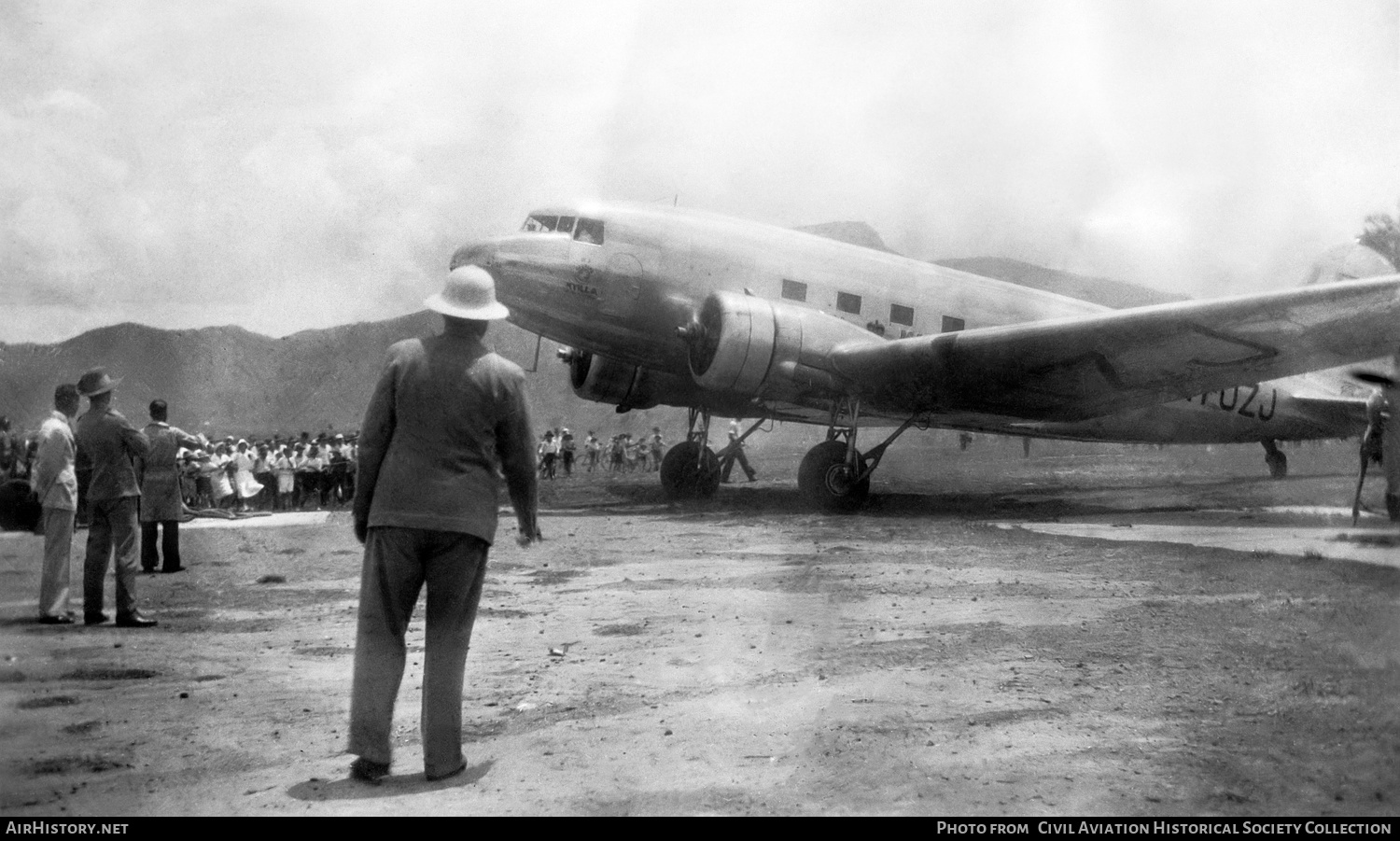 Aircraft Photo of VH-UZJ | Douglas DC-3-232A | Airlines of Australia | AirHistory.net #245136
