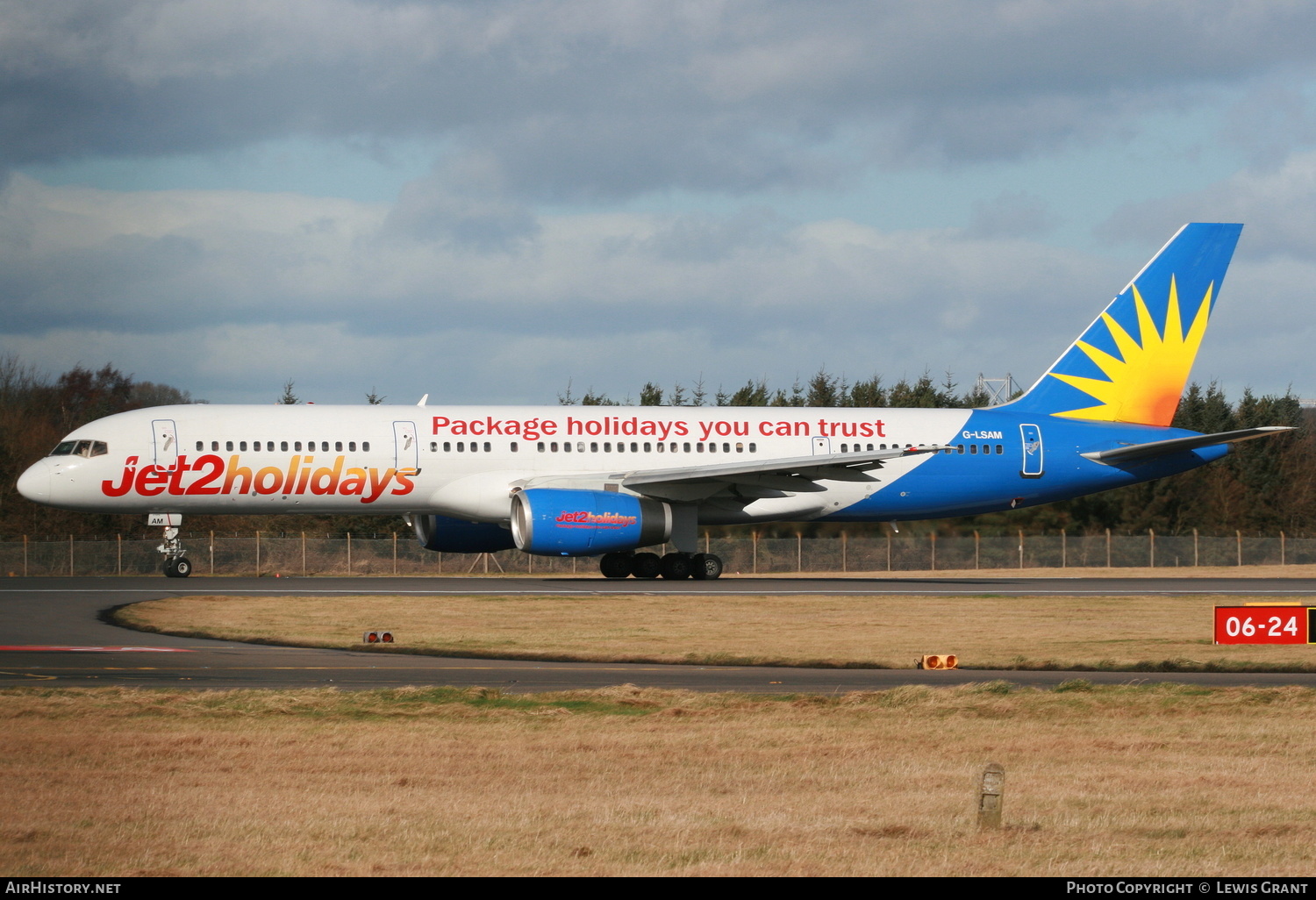 Aircraft Photo of G-LSAM | Boeing 757-204 | Jet2 Holidays | AirHistory.net #245164