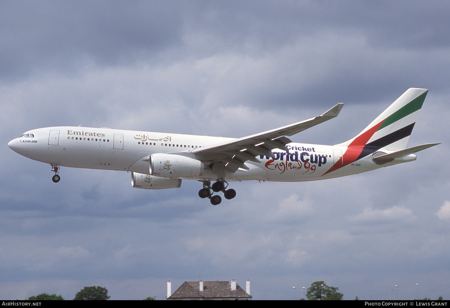 Aircraft Photo of A6-EKR | Airbus A330-243 | Emirates | AirHistory.net #245180