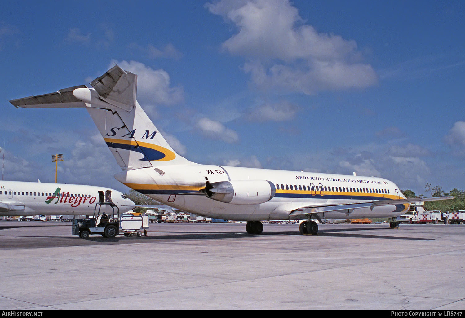 Aircraft Photo of XA-TCT | McDonnell Douglas DC-9-32 | Servicios Aerolíneas Mexicanas - SAM | AirHistory.net #245212