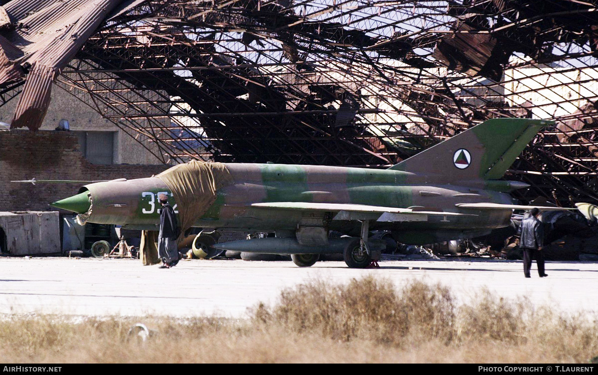 Aircraft Photo of 352 | Mikoyan-Gurevich MiG-21bis | Afghanistan - Air Force | AirHistory.net #245322