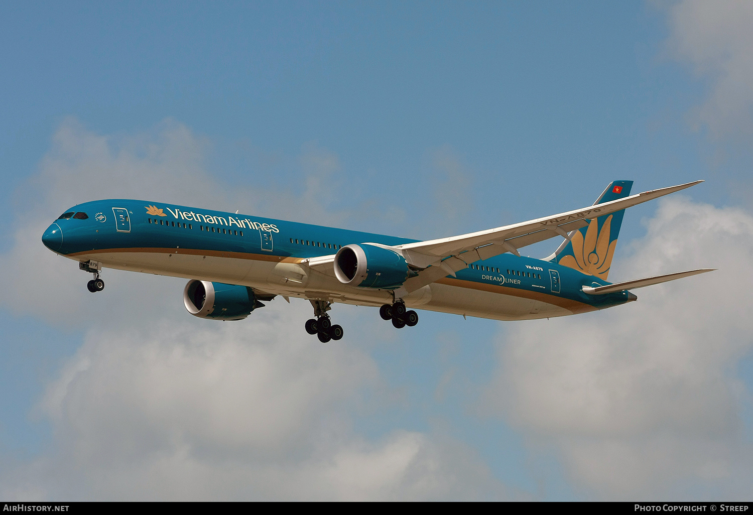 Aircraft Photo of VN-A879 | Boeing 787-10 Dreamliner | Vietnam Airlines | AirHistory.net #245771