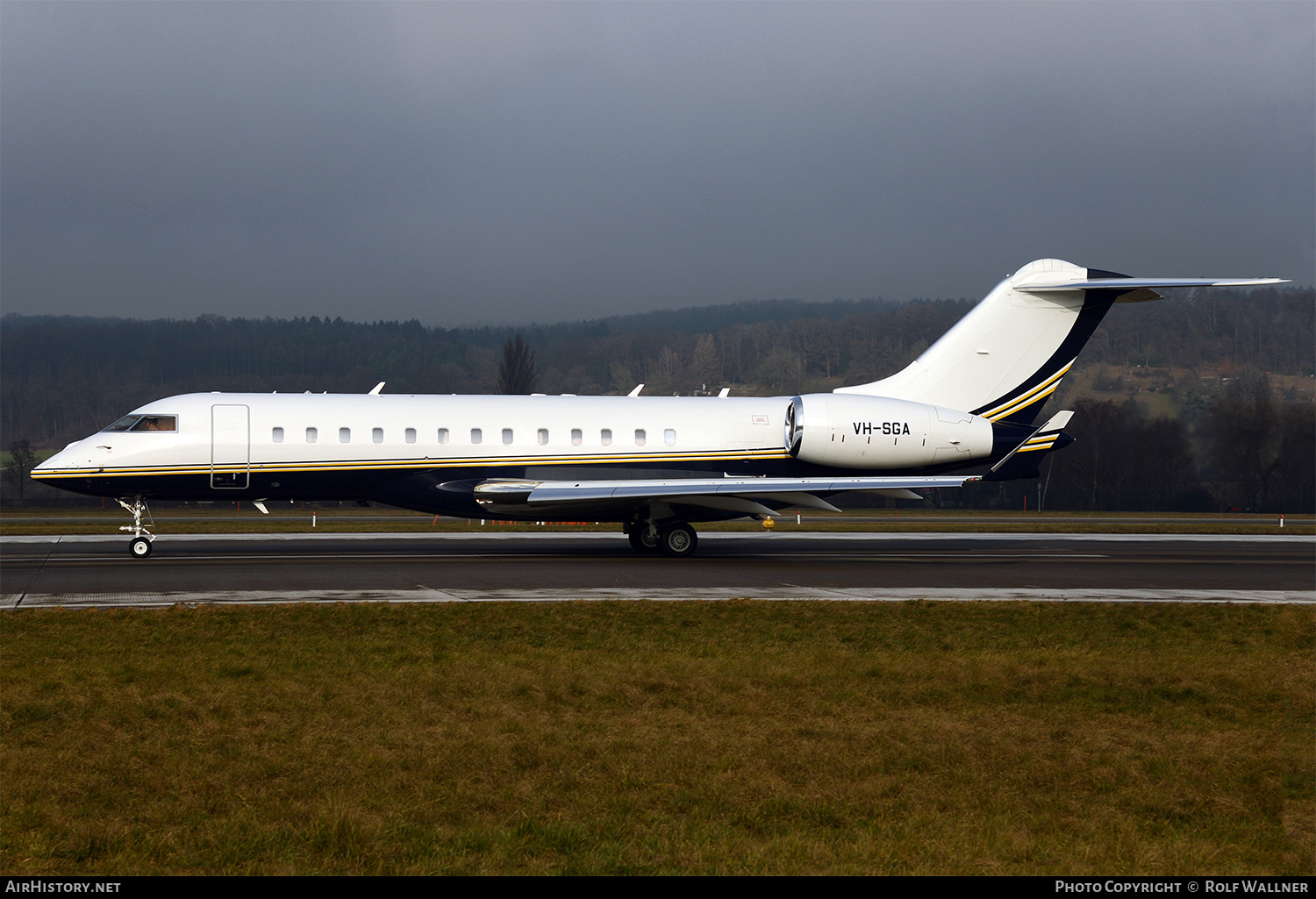 Aircraft Photo of VH-SGA | Bombardier Global Express XRS (BD-700-1A10) | AirHistory.net #246083