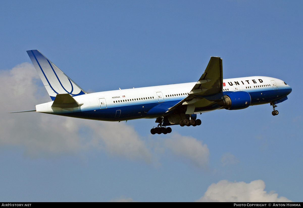 Aircraft Photo of N220UA | Boeing 777-222/ER | United Airlines | AirHistory.net #246167