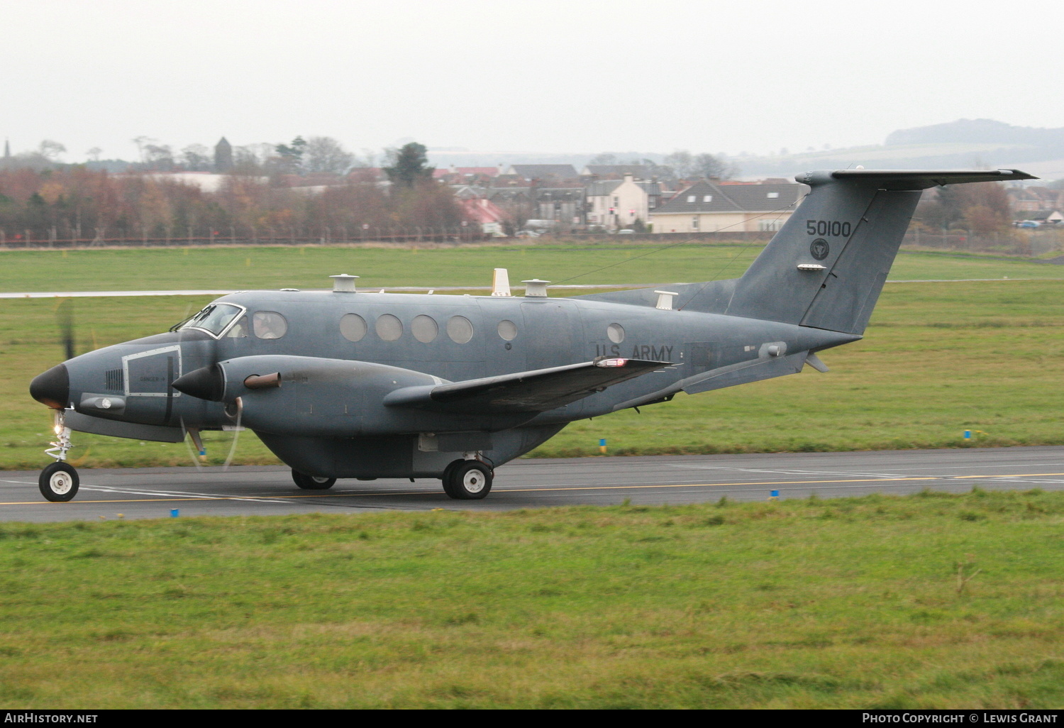 Aircraft Photo of 95-0100 / 50100 | Hawker Beechcraft C-12V-1 Huron (B200C) | USA - Army | AirHistory.net #246215