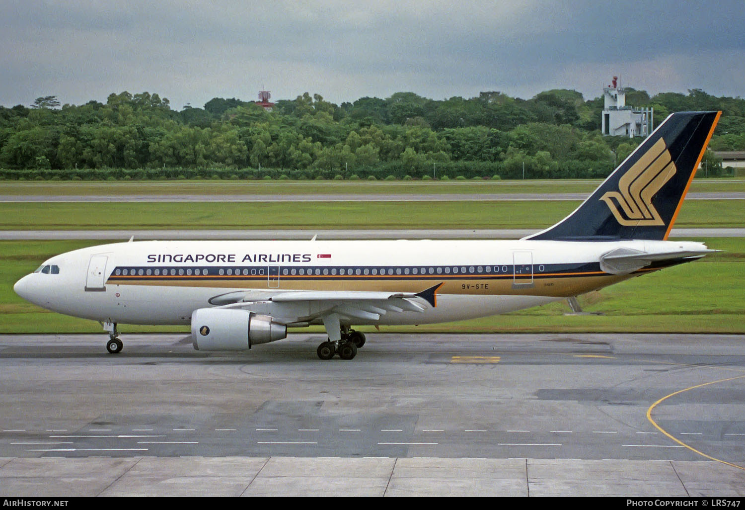 Aircraft Photo of 9V-STE | Airbus A310-324 | Singapore Airlines | AirHistory.net #246340