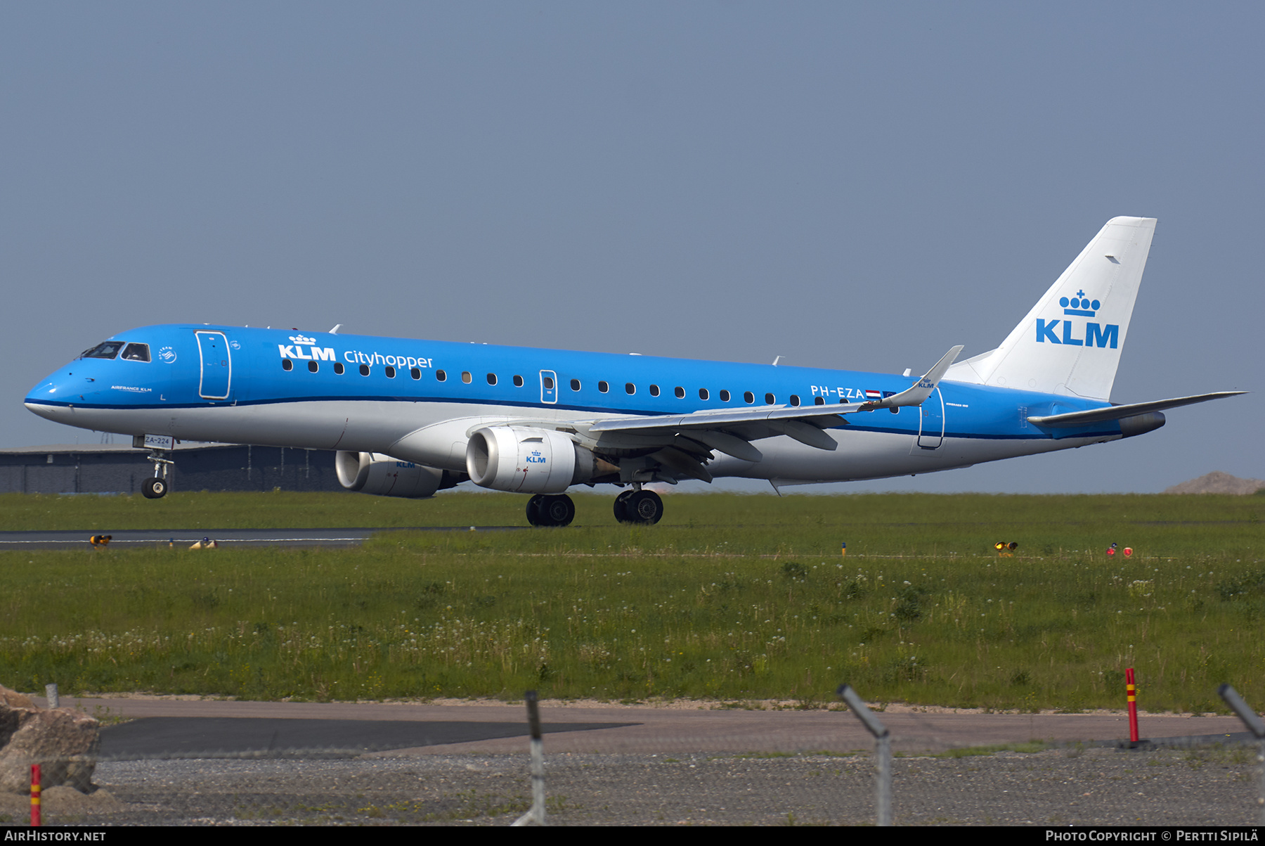 Aircraft Photo of PH-EZA | Embraer 190STD (ERJ-190-100STD) | KLM Cityhopper | AirHistory.net #246548