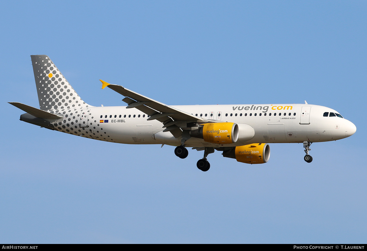 Aircraft Photo of EC-MBL | Airbus A320-214 | Vueling Airlines | AirHistory.net #246855