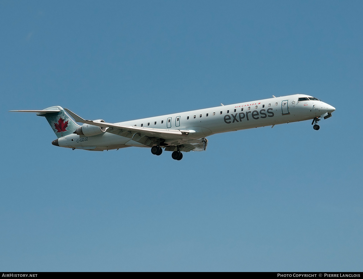 Aircraft Photo of C-GDJZ | Bombardier CRJ-705ER (CL-600-2D15) | Air Canada Express | AirHistory.net #247189