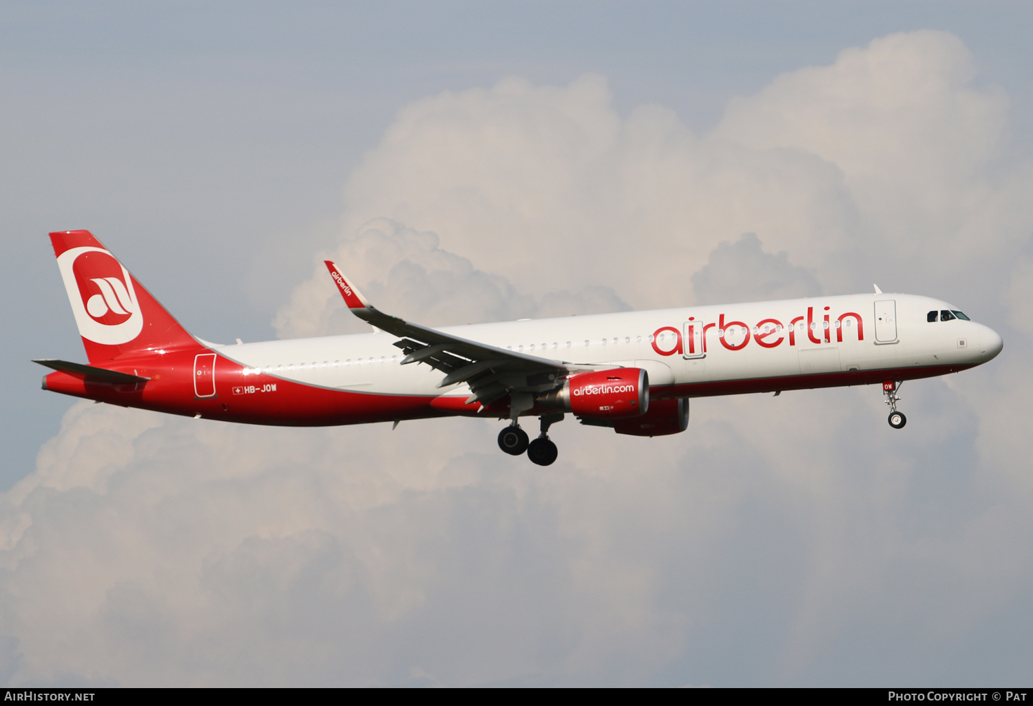 Aircraft Photo of HB-JOW | Airbus A321-211 | Air Berlin | AirHistory.net #247385