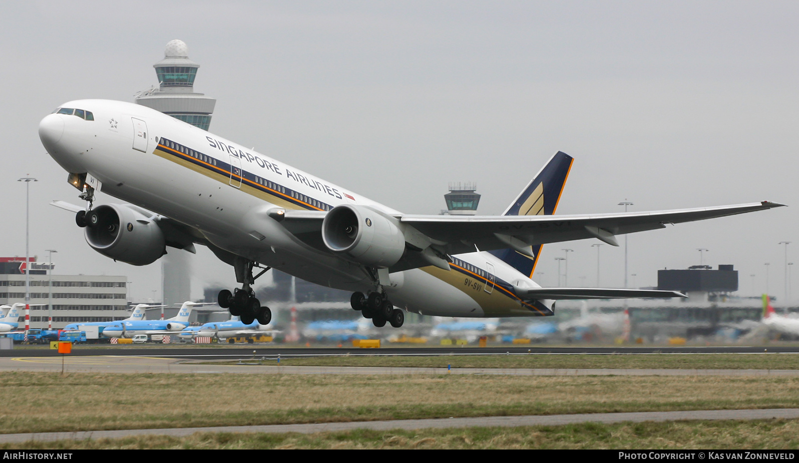 Aircraft Photo of 9V-SVI | Boeing 777-212/ER | Singapore Airlines | AirHistory.net #247622