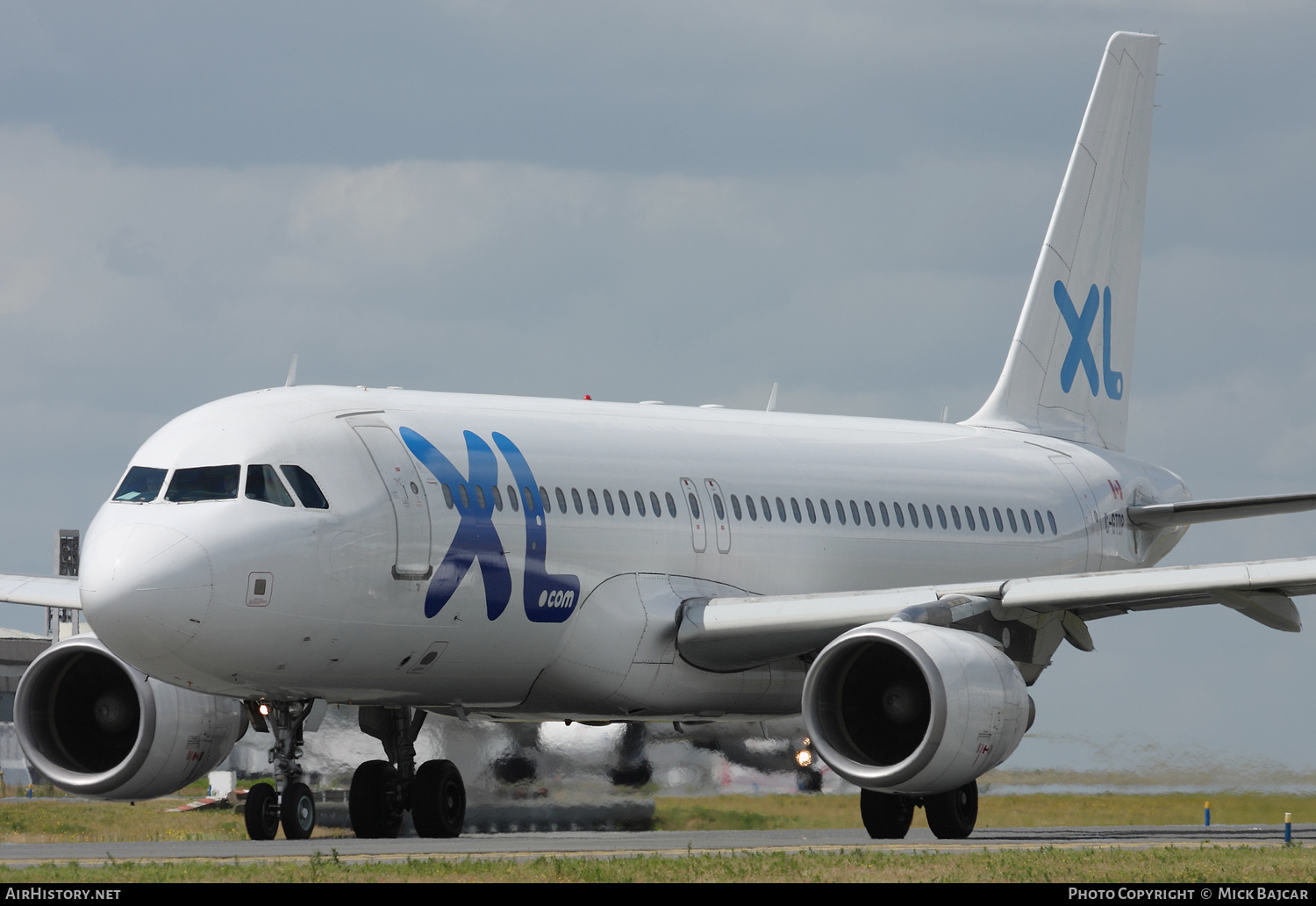 Aircraft Photo of C-GTDP | Airbus A320-214 | XL Airways | AirHistory.net #247945